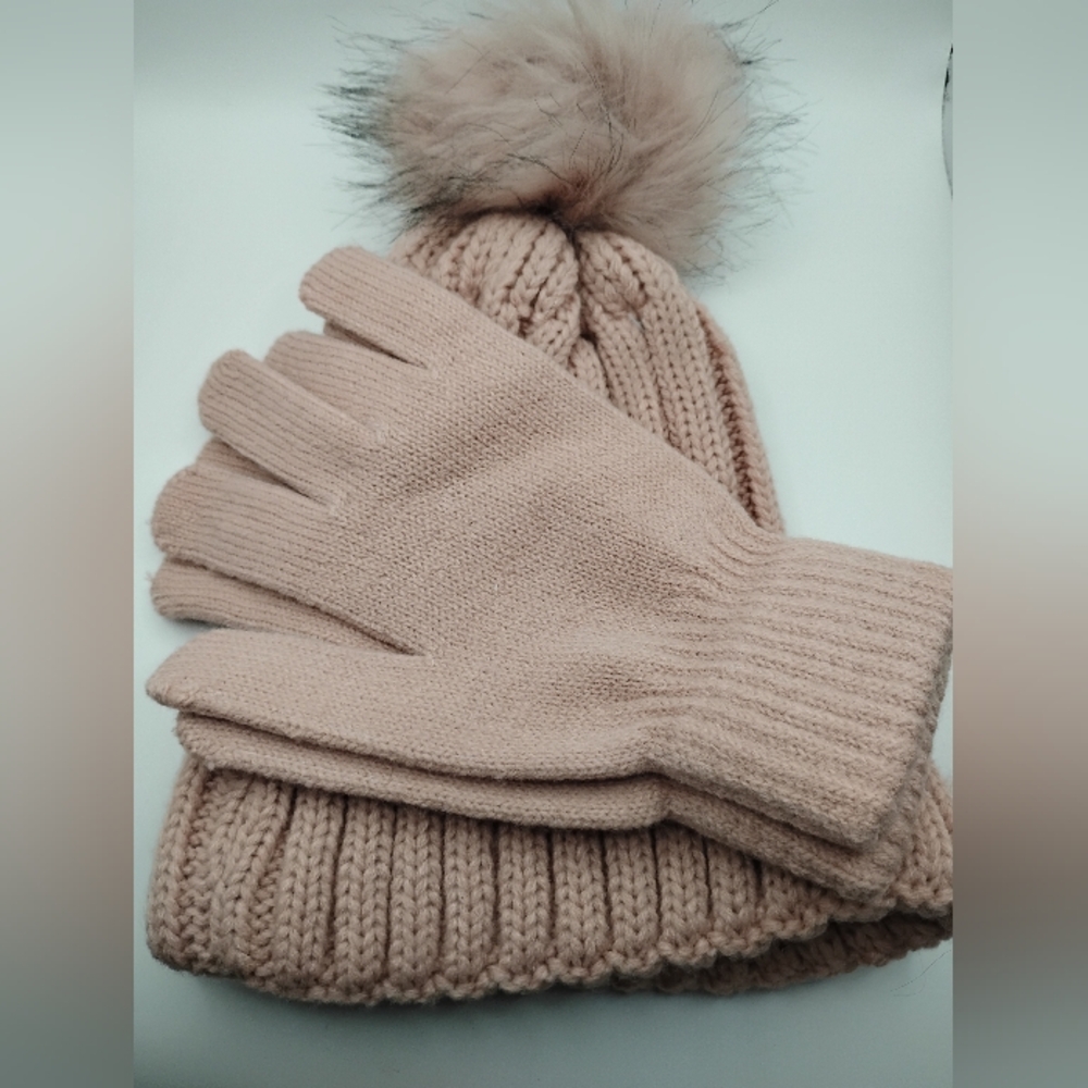 Women's Pink Hat & Gloves Matching Set - Picture 2 of 2